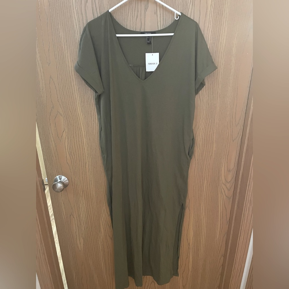 NWT Forever 21 olive green maxi dress with pockets